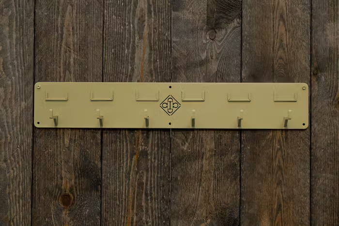 Grooming Deluxe Trensenhalter mit 6 Haken und Namensschild - gold