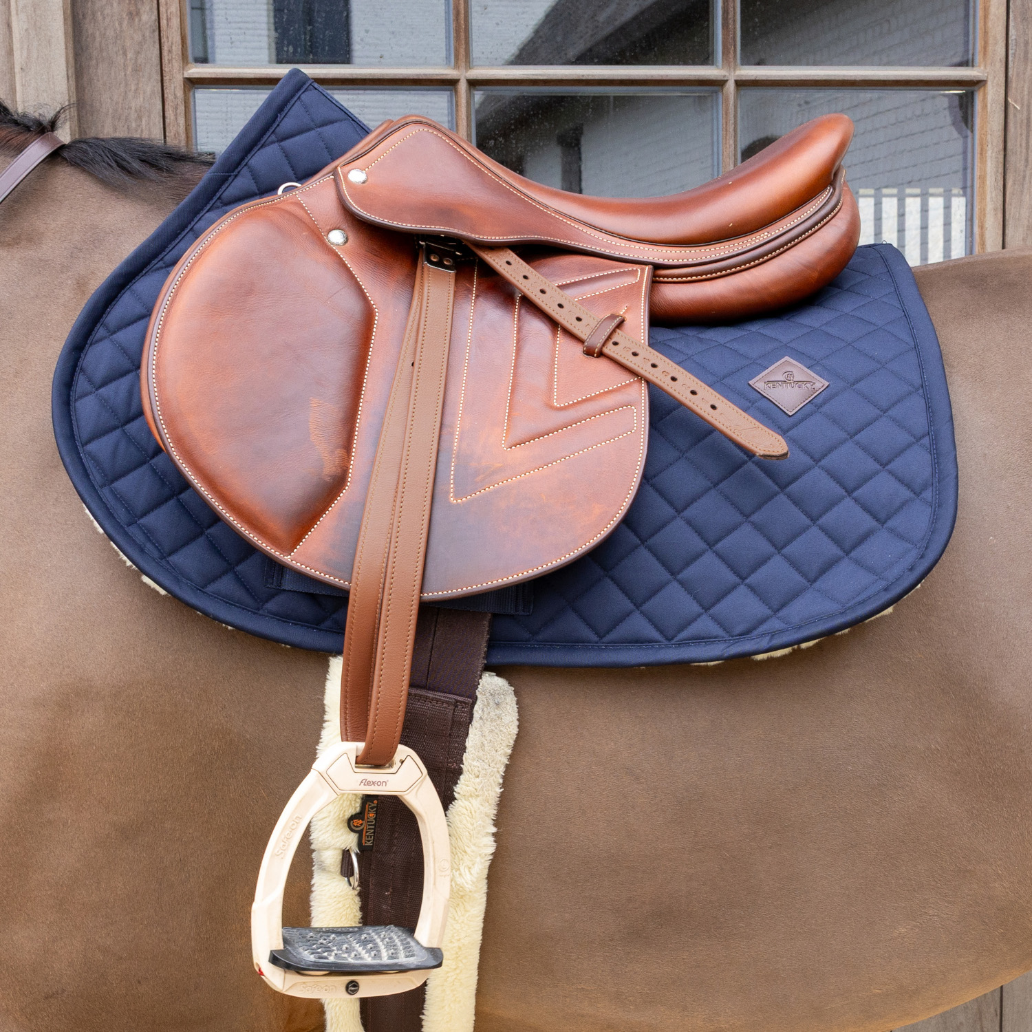 Kentucky Horsewear Skin Friendly Schabracke mit Lammfell Diamand - marine, Größe Warmblut Springen