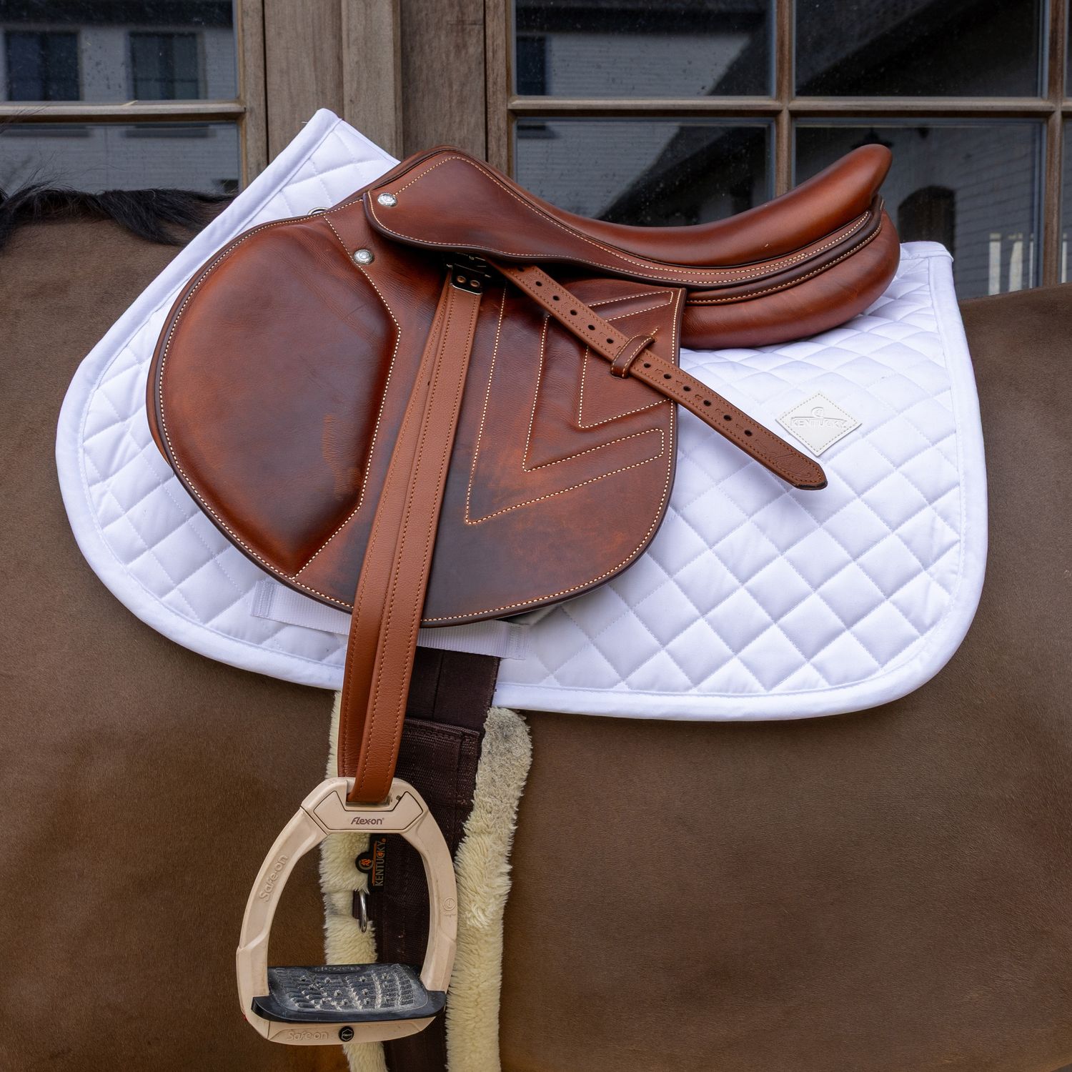 Kentucky Horsewear Skin Friendly Schabracke mit Lammfell Diamand - weiß, Größe Warmblut Springen